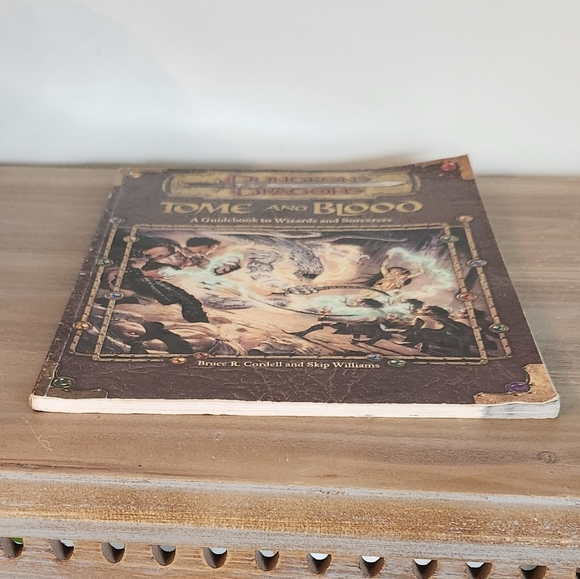 Dungeons & Dragons Tome and Blood Guidebook Pre-owned Very Good - Picture 8 of 13
